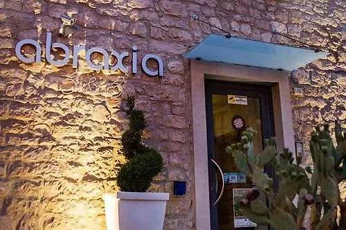 Abraxia B&B 코미소